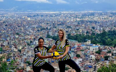 Volleybal training om meisjes in Nepal mondiger te maken